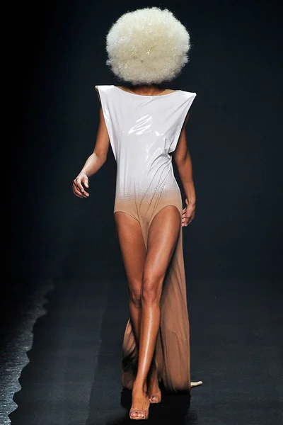 Look 17